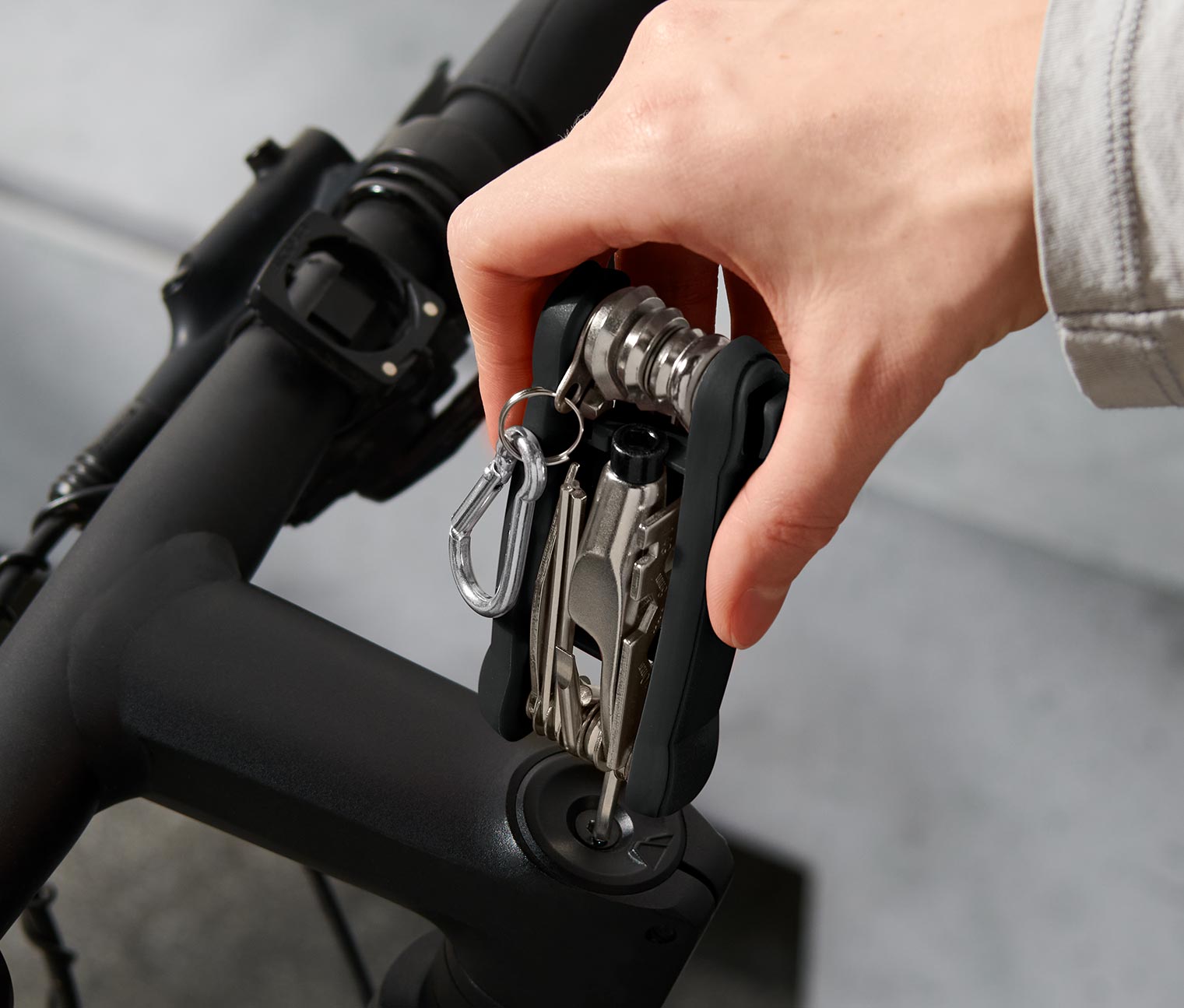 Outil multifonctionnel pour vélo