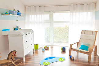 Si l'espace est limité, des tablettes à langer pour les commodes, des lave-linge ou des tables sont une bonne alternative.