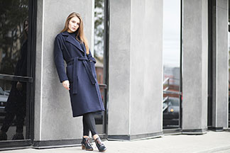 Un manteau en laine est une véritable polyvalent et convient également parfaitement pour le bureau.