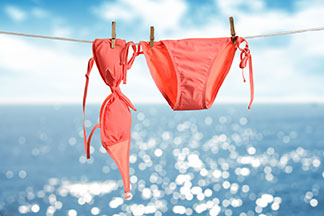 Pour celles qui ne veulent pas porter de bikini : Tchibo propose également des maillots de bain dans des modèles à la mode.