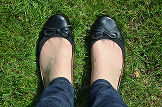 Les protège-pieds invisibles Magic Cut de Tchibo sont presque invisibles, même dans les ballerines.