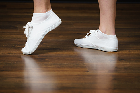 Les chaussettes basket sont bien adaptées aux chaussures de sport et baskets en raison de leur coupe courte.