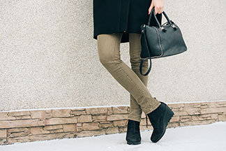 Avec des bottines d’hiver fourrées, traversez l’hiver au chaud et au sec.
