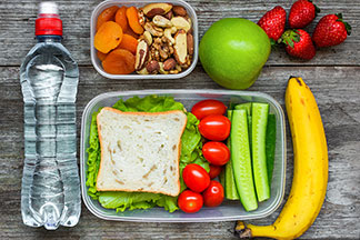 Doit-on opter pour une boîte à lunch en acier inoxydable ou en plastique ? Les deux matériaux présentent des avantages et des inconvénients.