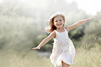 Les robes pour fille doivent être résistantes.