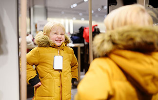 Laissez votre enfant participer au choix de sa veste.