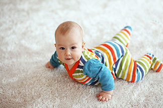 Les petits se sentiront bien dans leurs jolis hauts pour bébé.