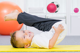 Les sous-vêtements de sport pour enfant tiennent chaud aux enfants pendant leurs activités sportives.