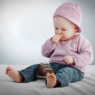 Les chaussettes pour bébé avec picots aident votre enfant lors de ses premiers pas.