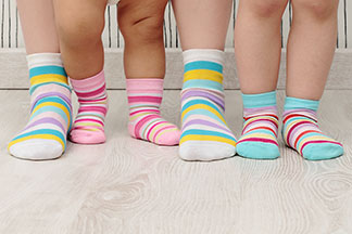 Les chaussettes pour bébé et collants pour bébé doivent être lavés avant d’être portés.
