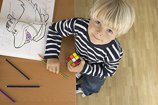 Pour les vêtements pour enfant, optez pour des matières résistantes.