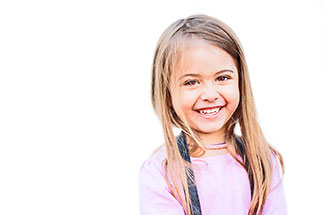 Les t-shirts colorés aux détails ludiques ont la côte auprès des enfants.