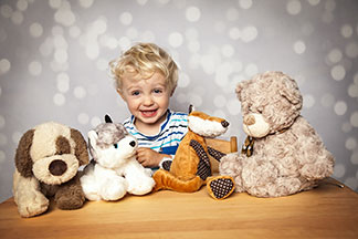 Il n’est pas toujours possible d’emporter sa peluche: discutez-en avec vos enfants.